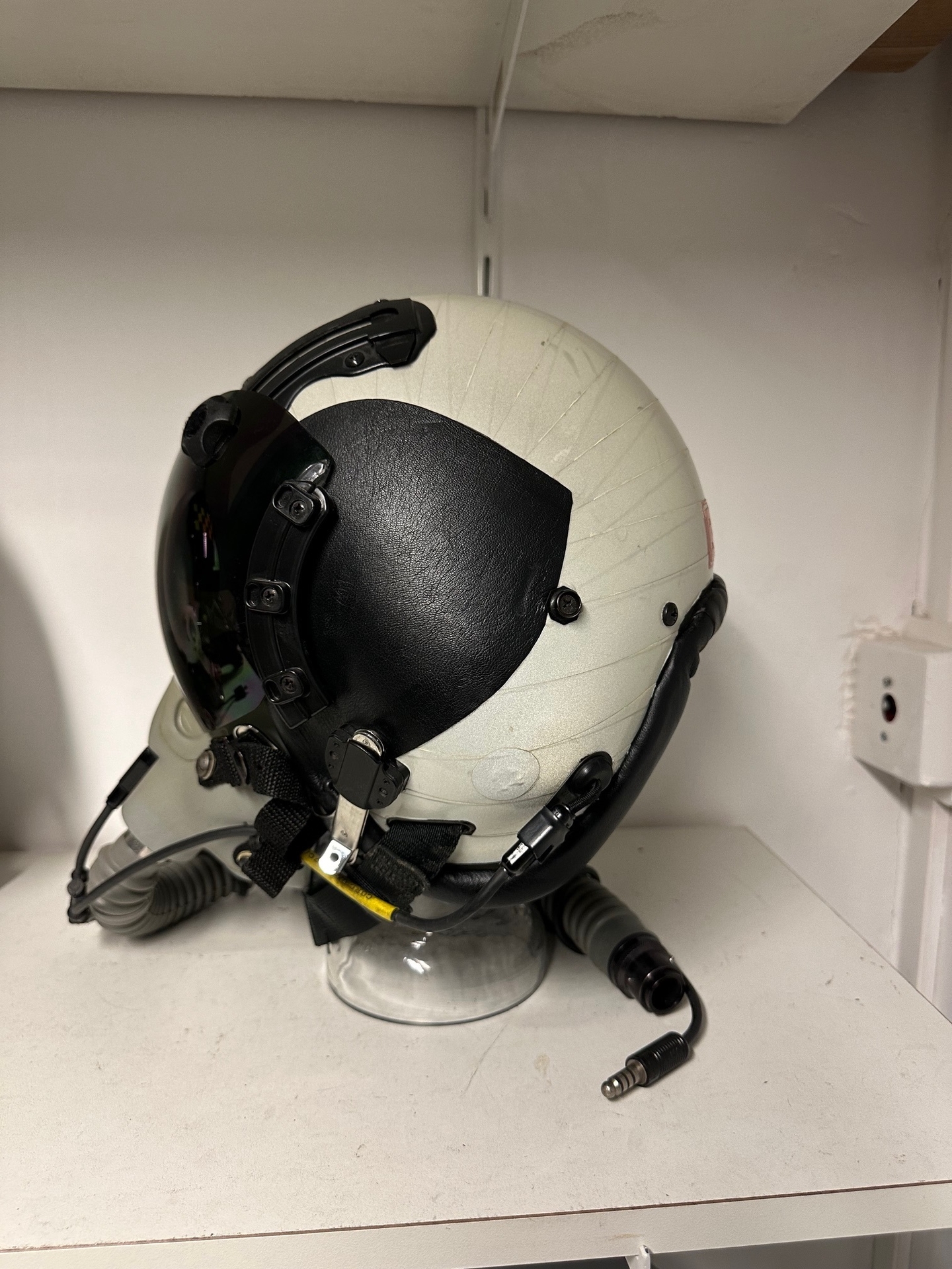 US Navy HGU-68/P flight helmet with MBU-12/P oxygen mask - the Aviation  Store.net