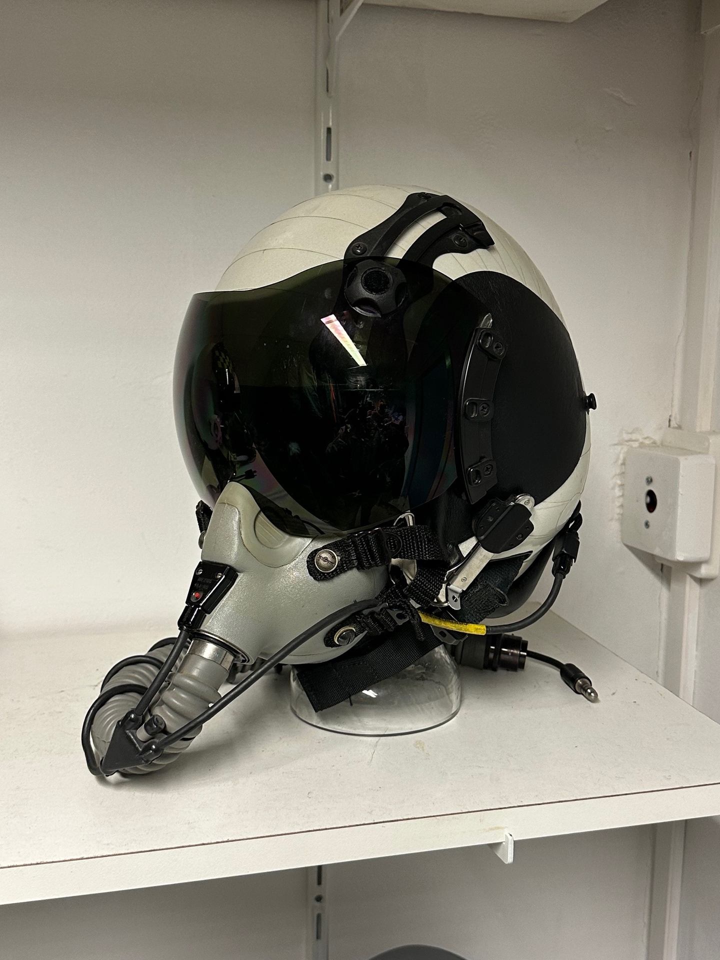 US Navy HGU-68/P flight helmet with MBU-12/P oxygen mask - the Aviation  Store.net